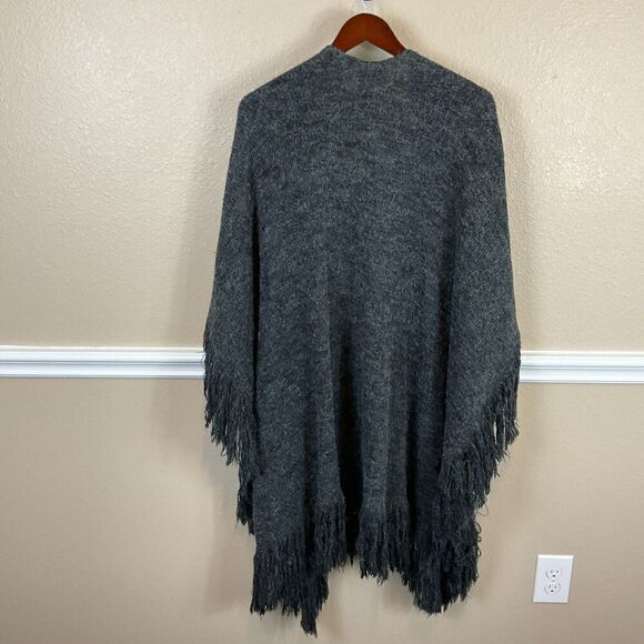 Do Everything In Love Gray Poncho OS Open Front Sweater Acrylic Warm Cozy Boho - Picture 4 of 11
